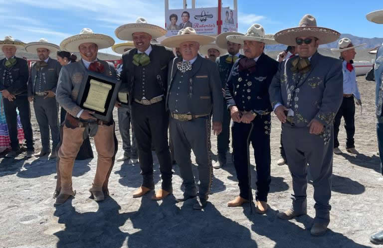 Condecoraron a Aarón Feliciano Sánchez Covarrubias.