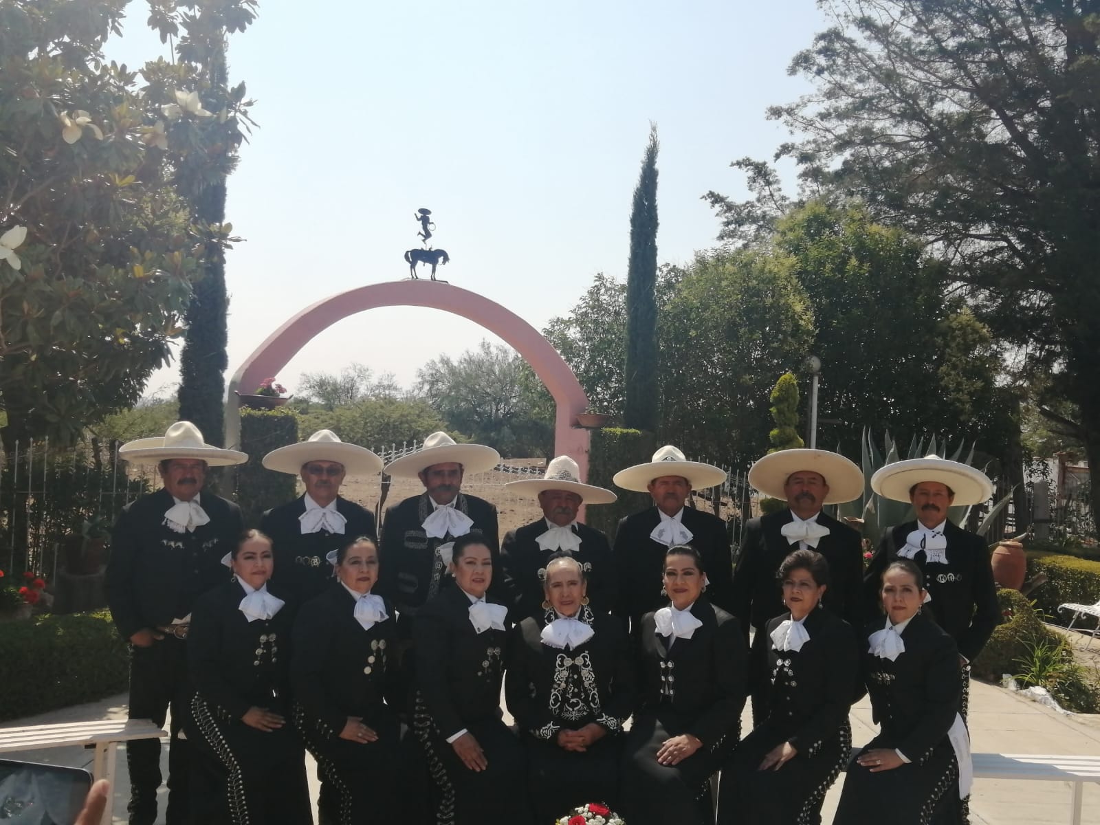 La Dinastía Gurrola Pérez y Que Siga la Tradición...